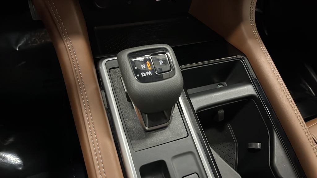 Used 2025 Nissan Pathfinder Platinum AWD/4WD image 19