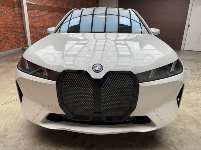 Used 2026 BMW iX xDrive60 image 8
