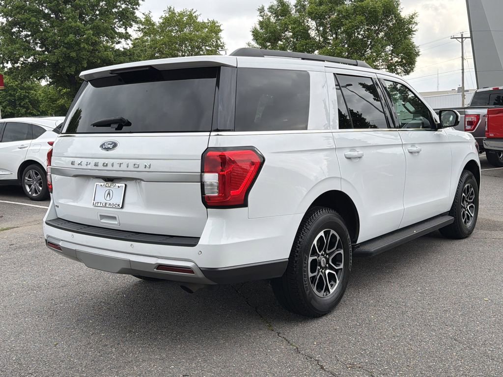 Used 2024 Ford Expedition XLT AWD/4WD image 3
