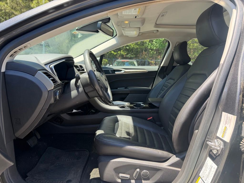 Used 2015 Ford Fusion SE w/ Equipment Group 202A FWD image 9
