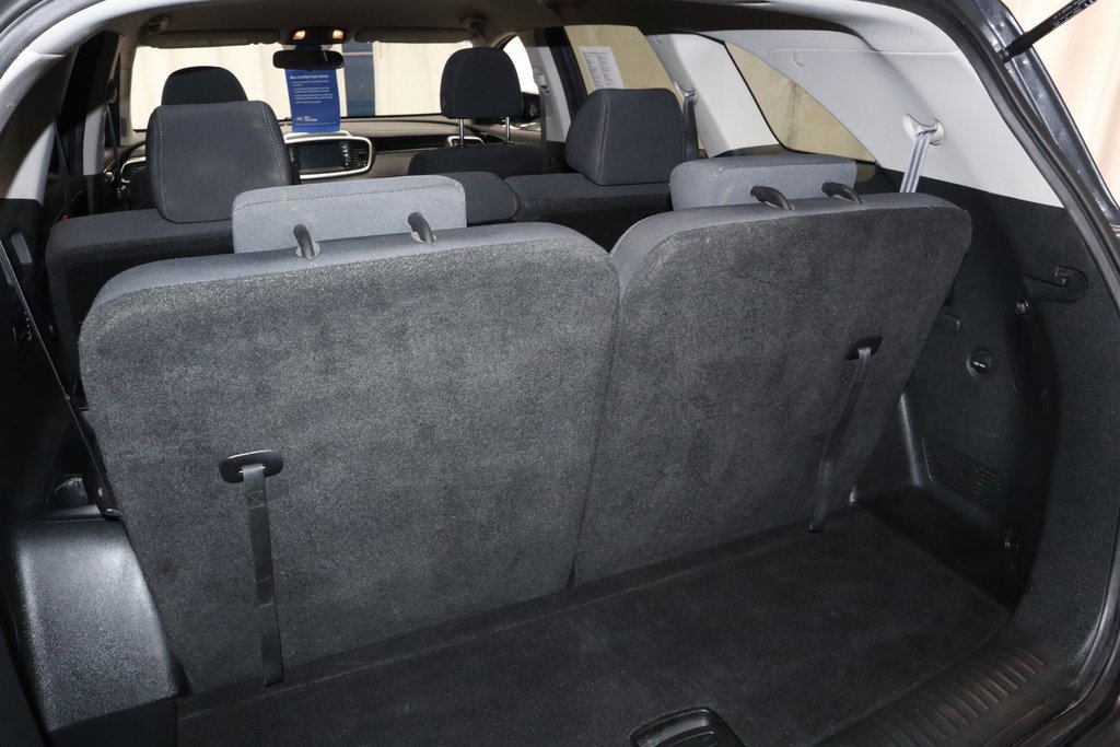 Used 2020 Kia Sorento S image 18