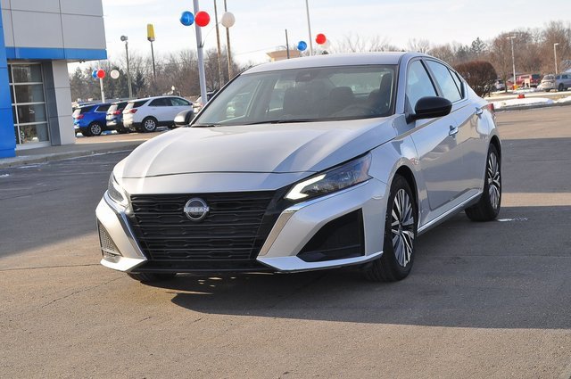 Used 2024 Nissan Altima 2.5 SV image 7