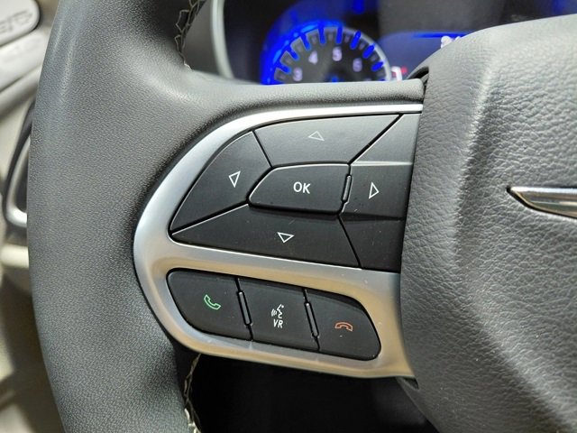 Used 2024 Chrysler Pacifica Touring-L image 38