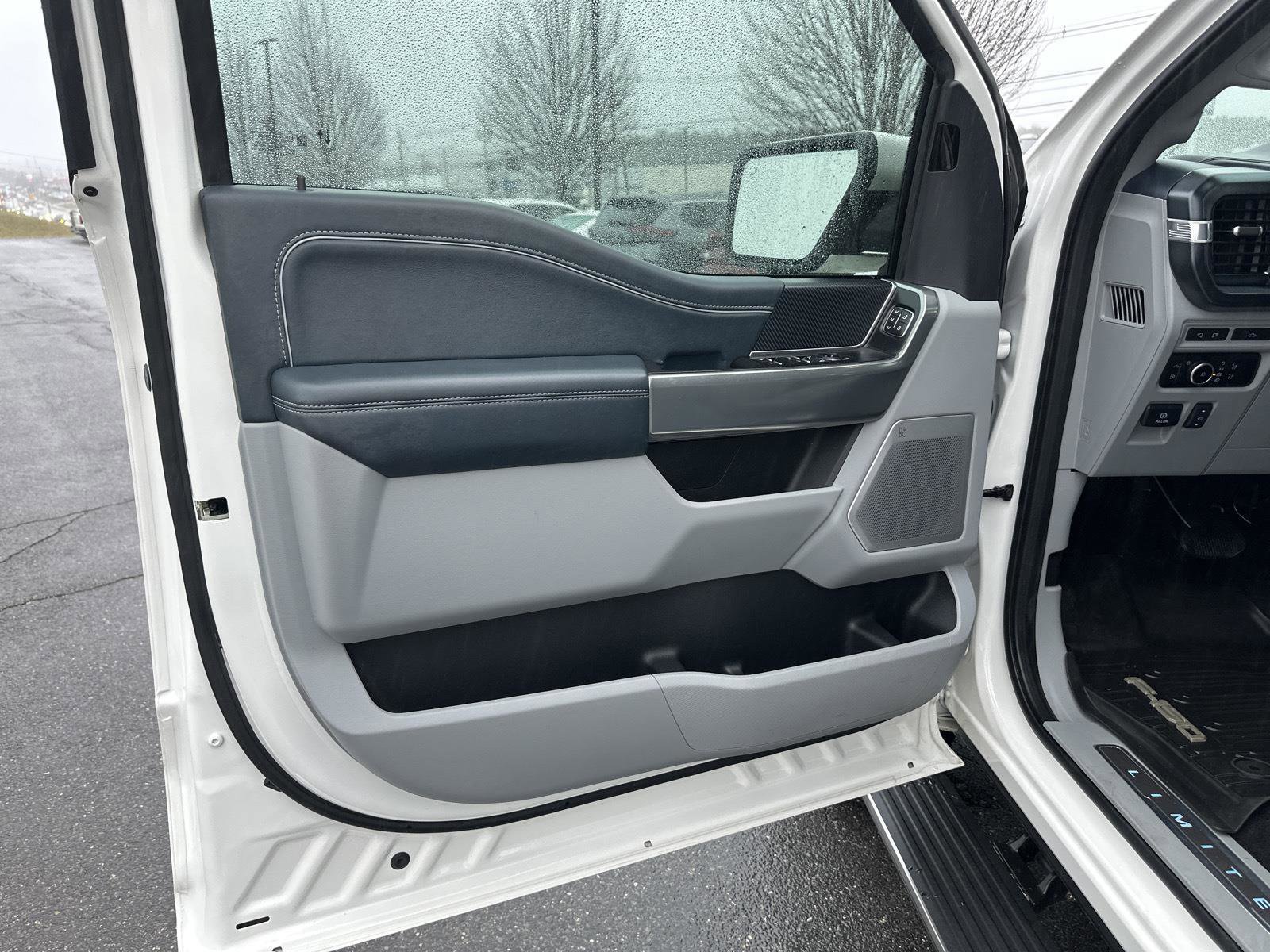 Used 2023 Ford F150 Limited image 12