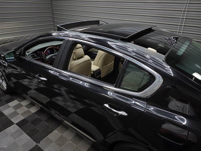 Used 2015 Kia K900 Premium w/ Interior Highline Package RWD image 10
