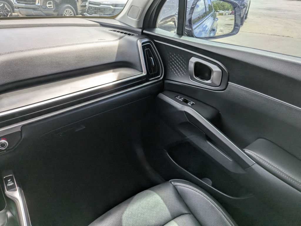 Certified 2025 Kia Sorento S FWD image 17