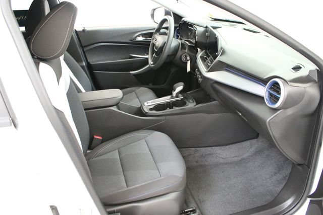 Certified 2025 Chevrolet Trax LS FWD image 28