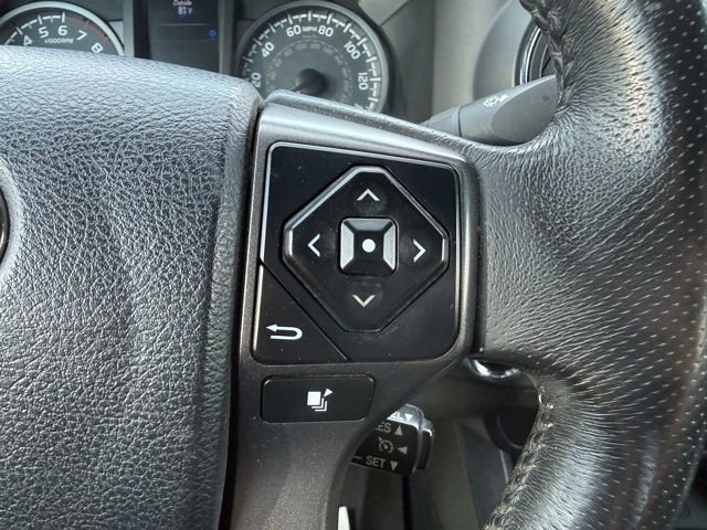 Used 2017 Toyota Tacoma TRD Off-Road AWD/4WD image 21