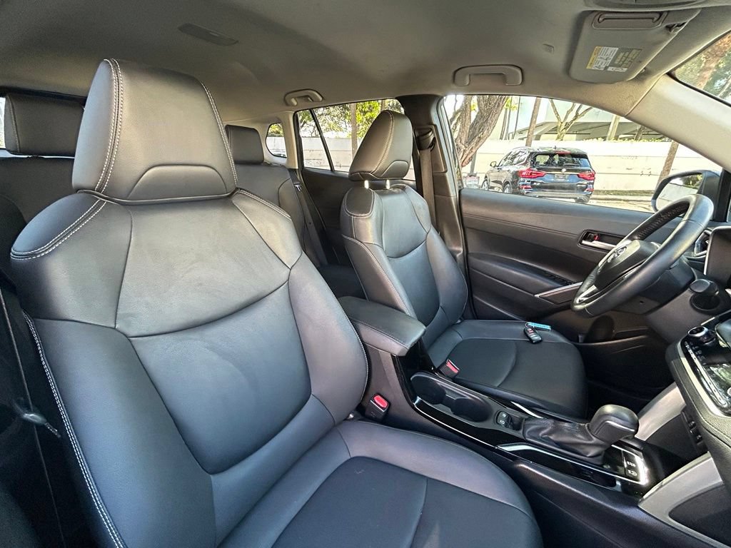 Used 2022 Toyota Corolla Cross XLE FWD image 29
