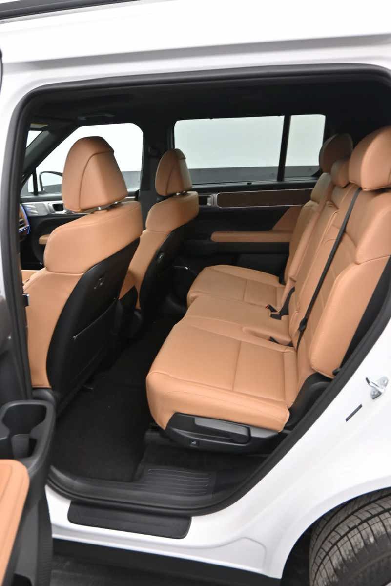New 2027 Hyundai Santa Fe Limited AWD/4WD image 12