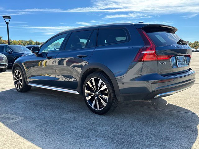 Certified 2024 Volvo V60 B5 Cross Country Ultimate w/ Protection Package Premier AWD/4WD image 6