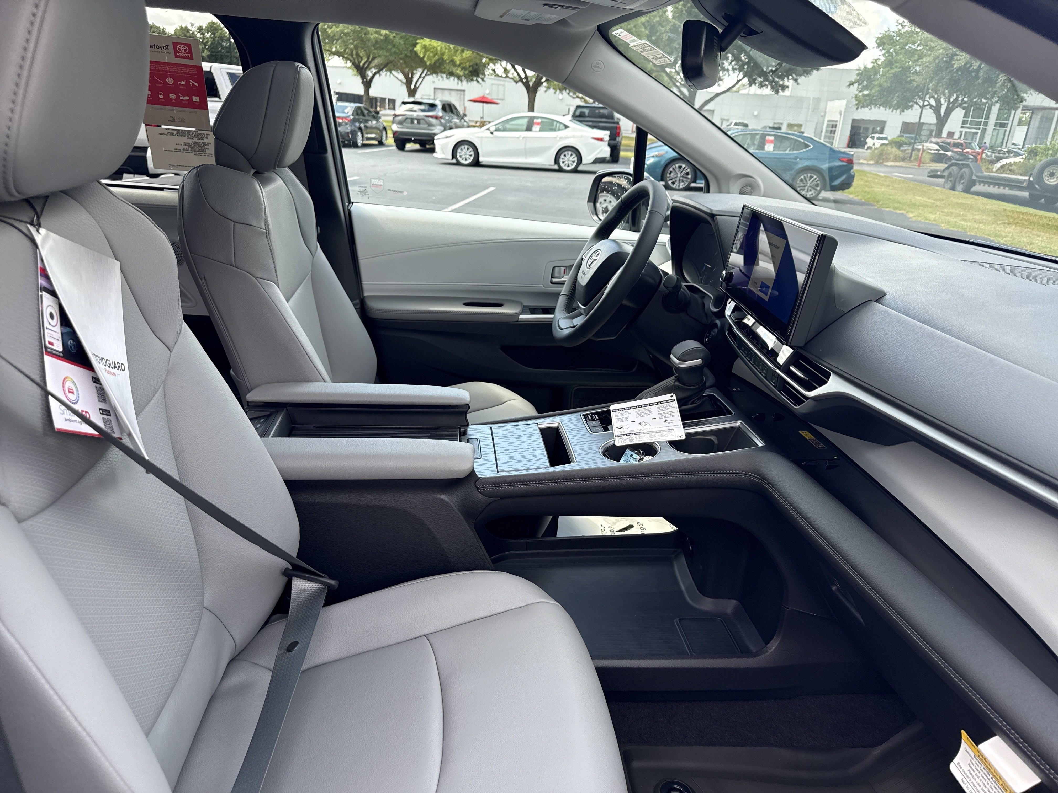 New 2025 Toyota Sienna XLE w/ XLE Plus Package FWD image 36