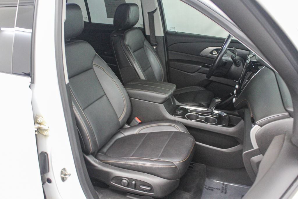 Used 2019 Chevrolet Traverse LT w/ LT Premium Package AWD/4WD image 22