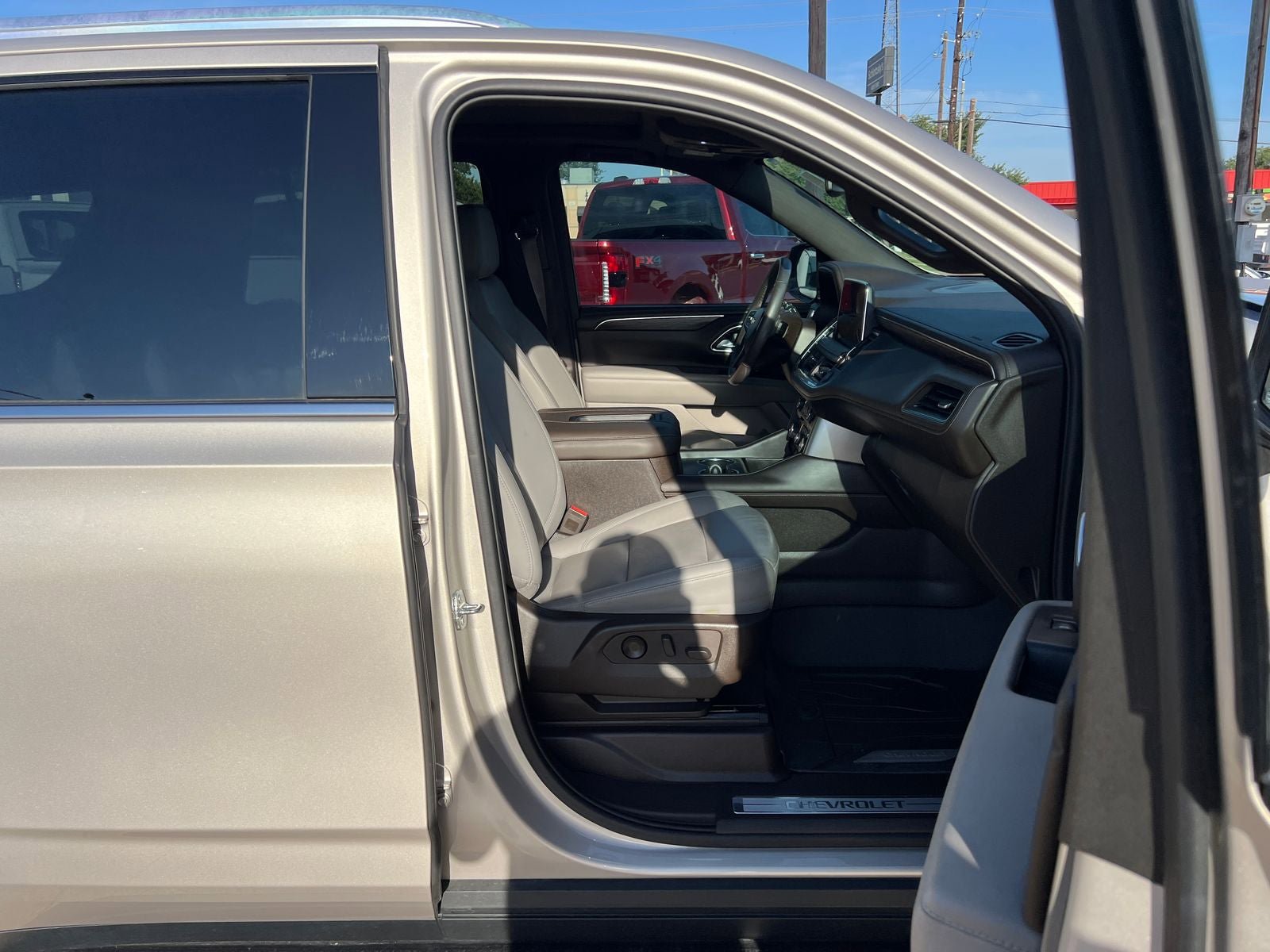 Used 2022 Chevrolet Tahoe LT w/ Luxury Package RWD image 9