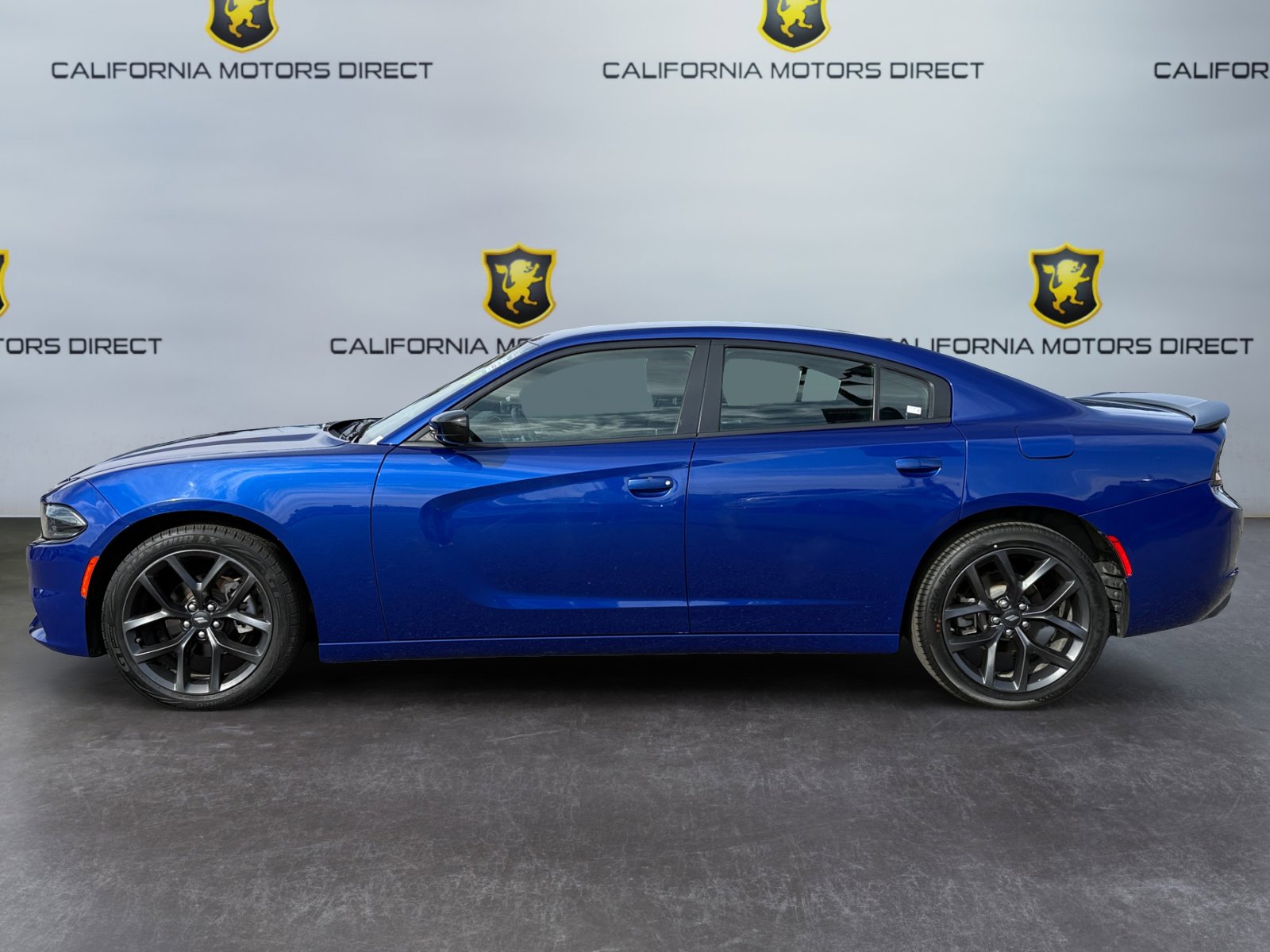 Used 2022 Dodge Charger SXT w/ Blacktop Package image 2