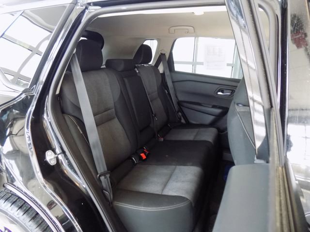 Used 2025 Nissan Rogue SV image 28