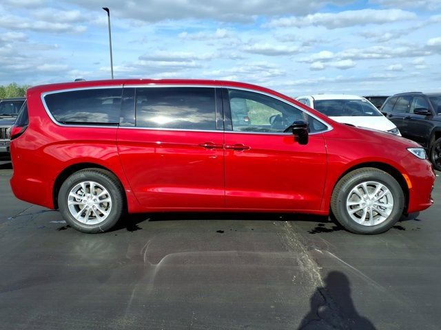 New 2026 Chrysler Pacifica Select AWD/4WD image 19