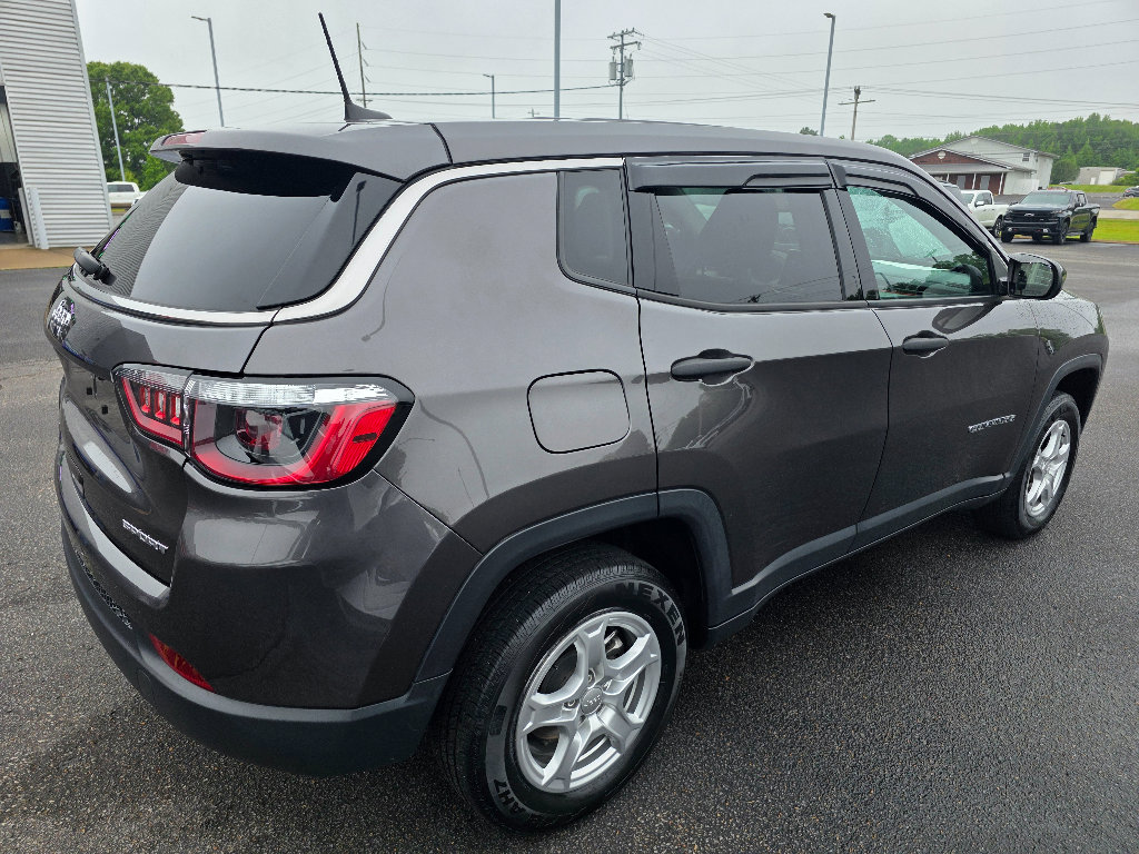 Used 2022 Jeep Compass Sport AWD/4WD image 3