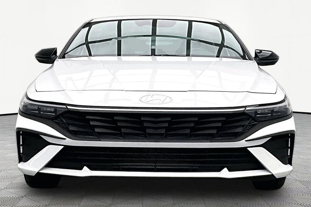 Used 2025 Hyundai Elantra Sport FWD image 3