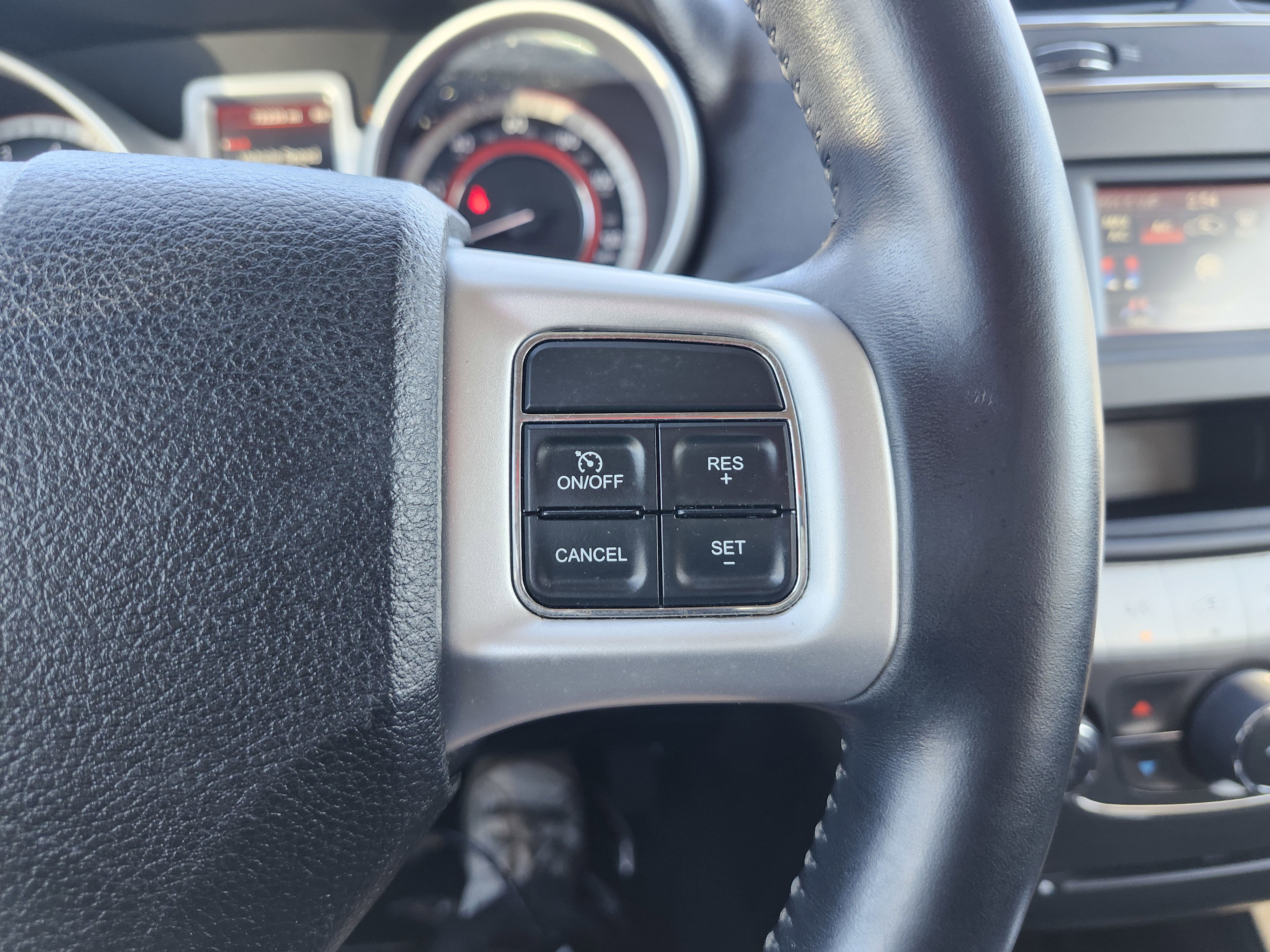 Used 2017 Dodge Journey SXT w/ Comfort/Convenience Group image 34