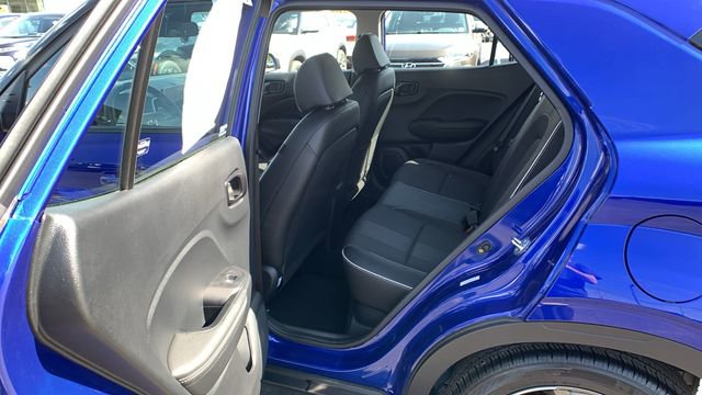 Used 2023 Hyundai Venue Limited FWD image 18