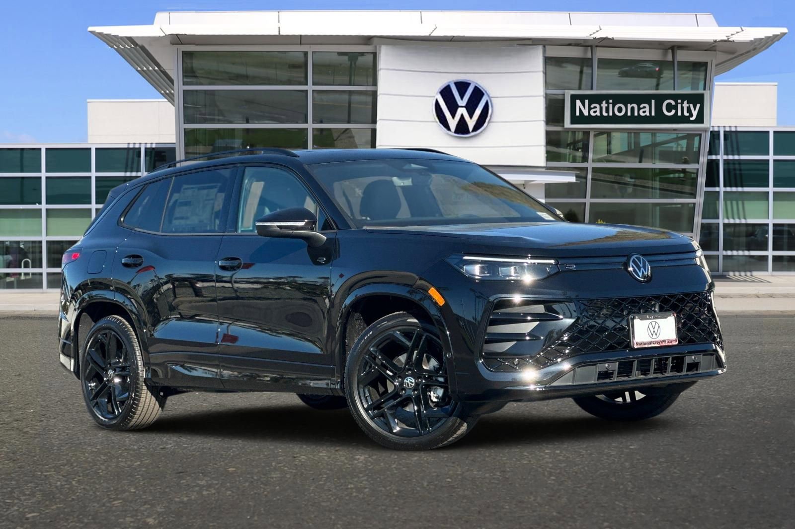 New 2026 Volkswagen Tiguan SE R-Line FWD image 2
