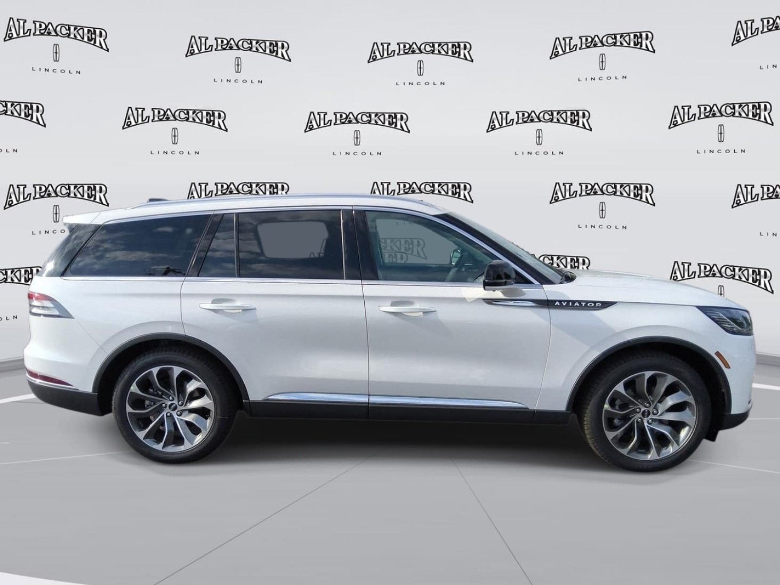 New 2026 Lincoln Aviator Reserve w/ Illumination Package RWD image 6