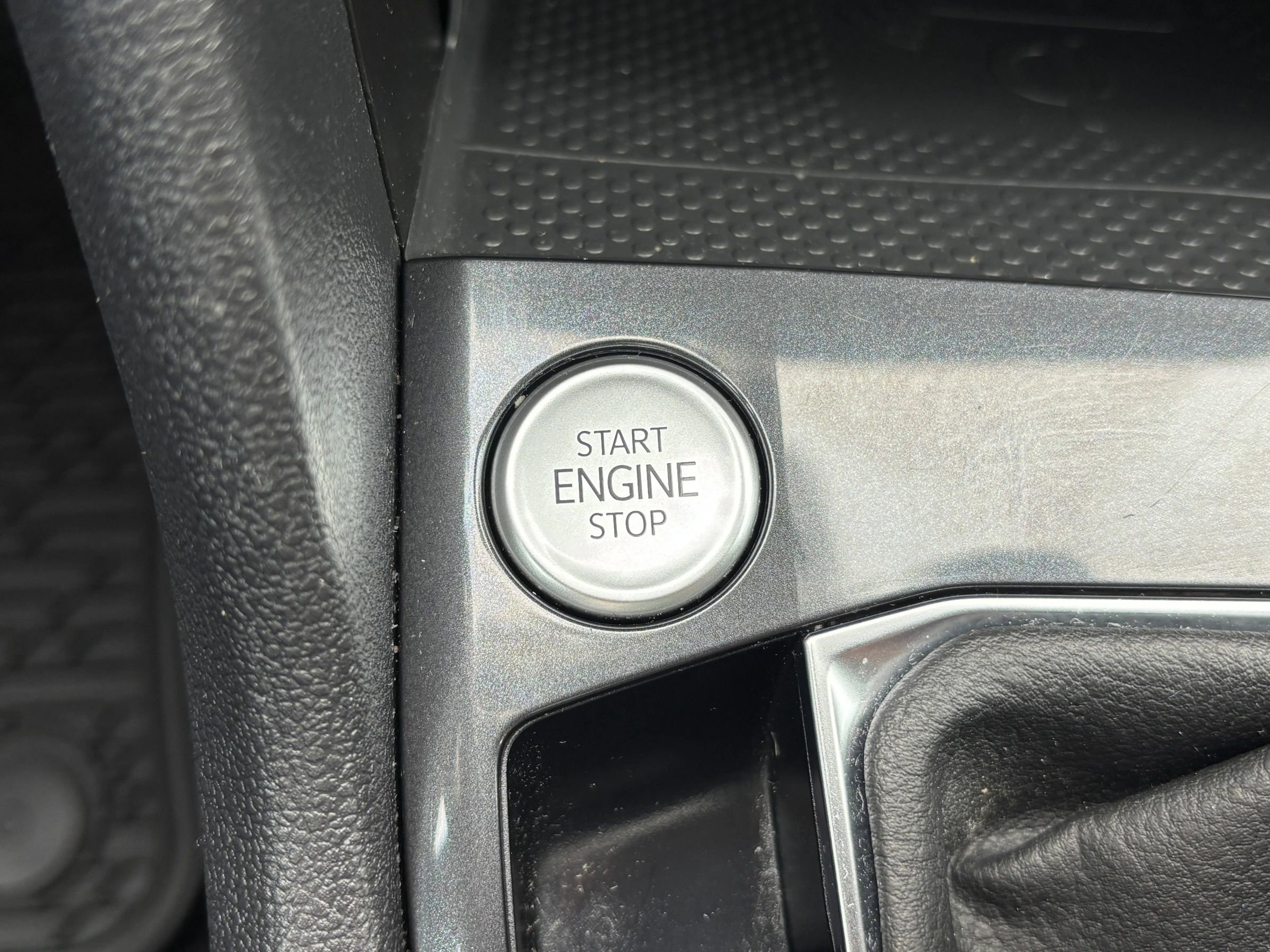 Used 2022 Volkswagen Tiguan SE image 30