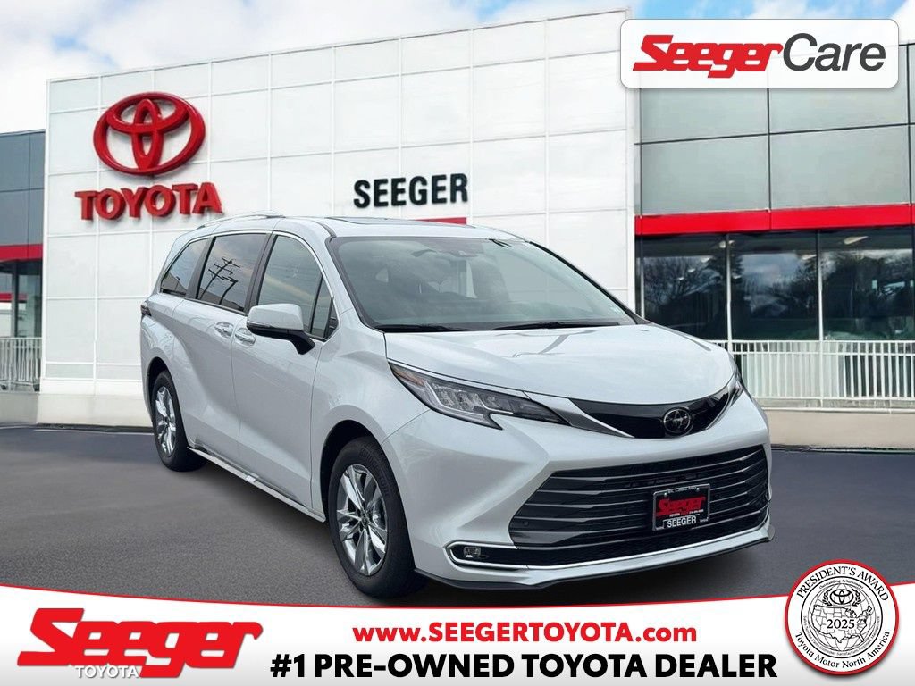 Used 2026 Toyota Sienna Limited FWD image 1