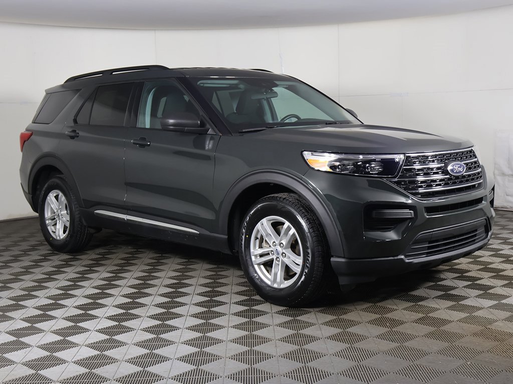 Used 2023 Ford Explorer XLT image 2