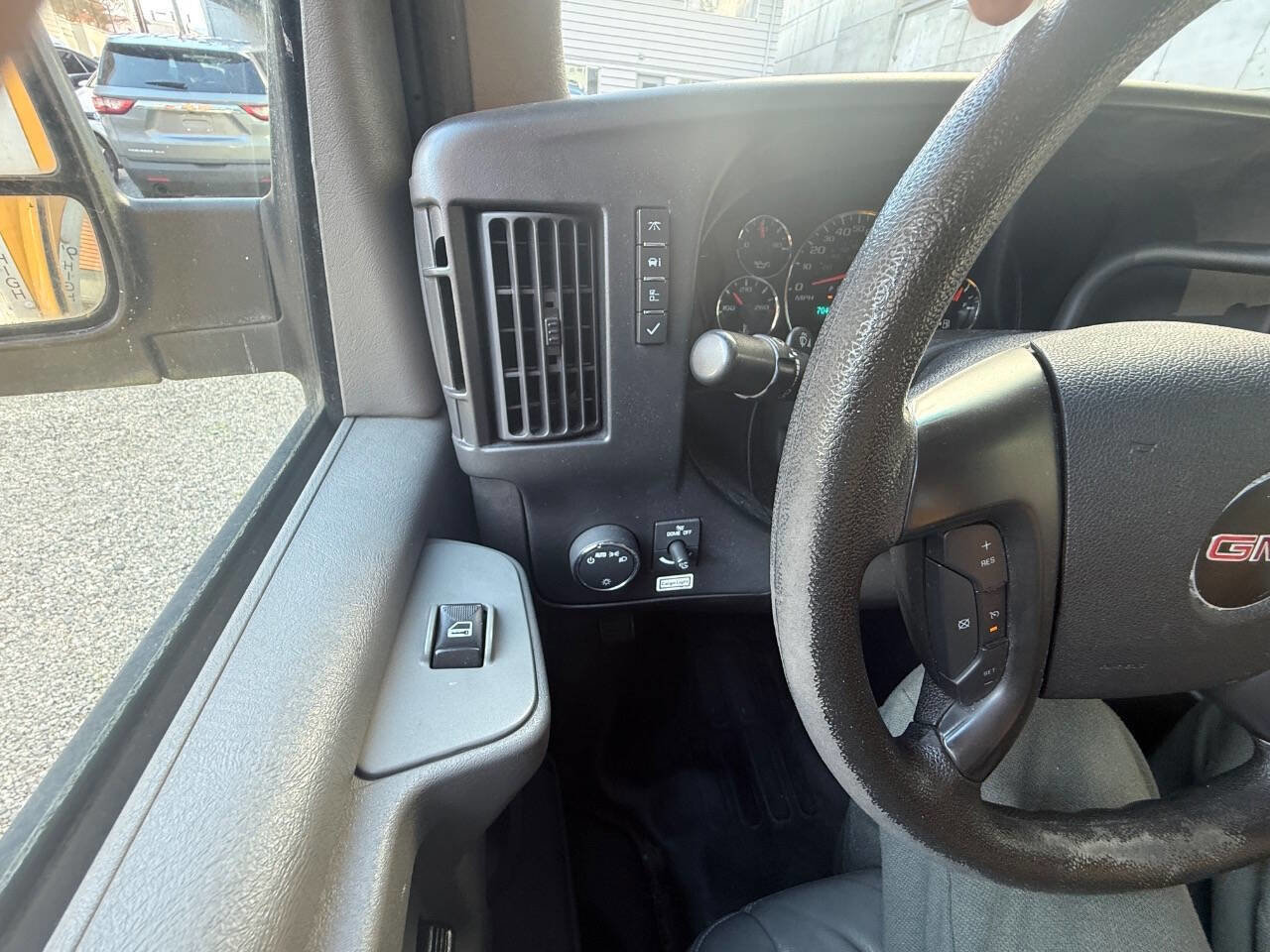 Used 2015 GMC Savana 3500 image 19