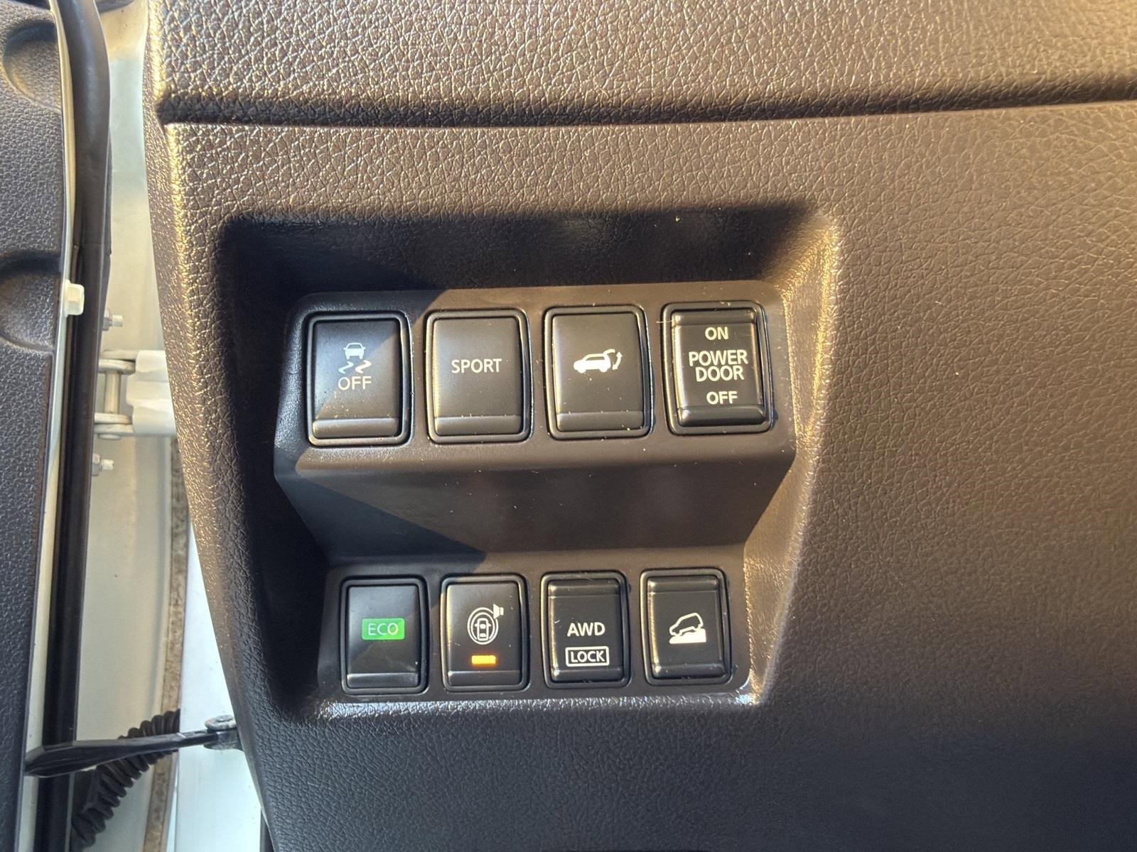 Used 2016 Nissan Rogue SV w/ SV Premium Package image 31