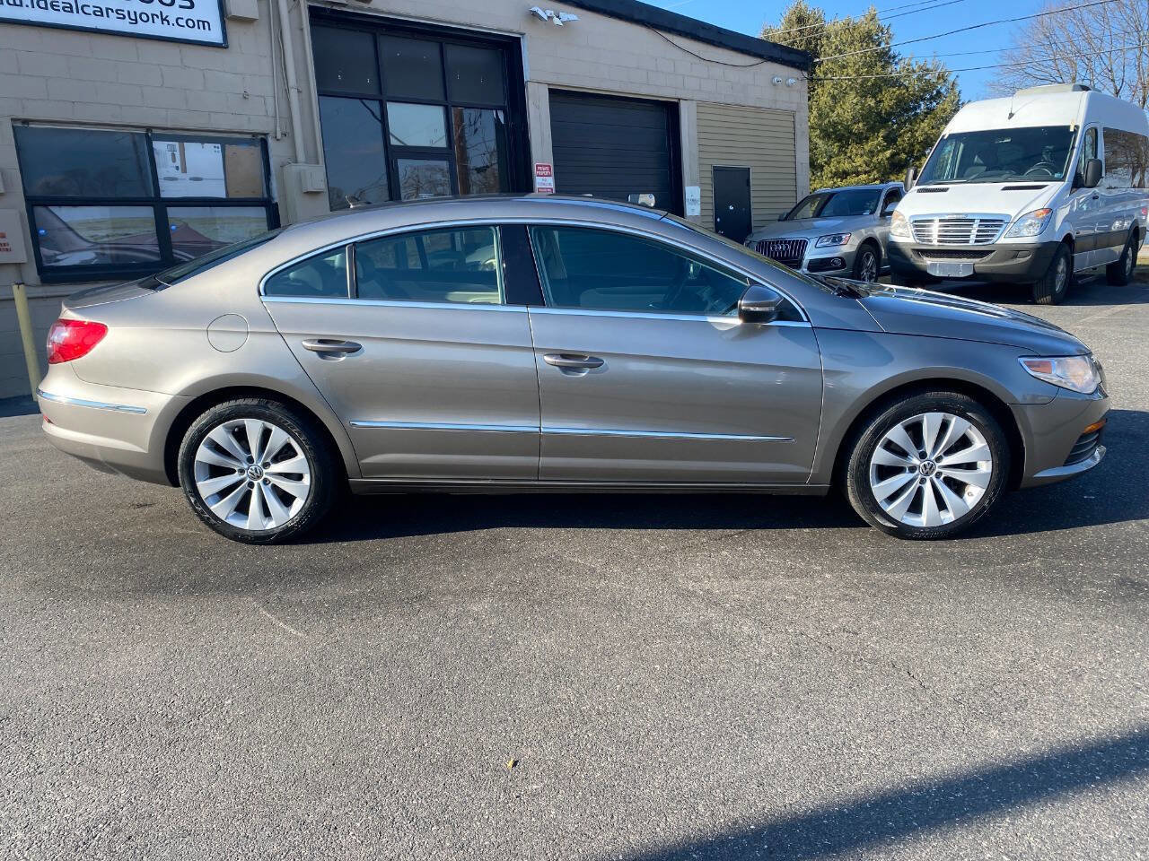 Used 2011 Volkswagen CC Sport image 2