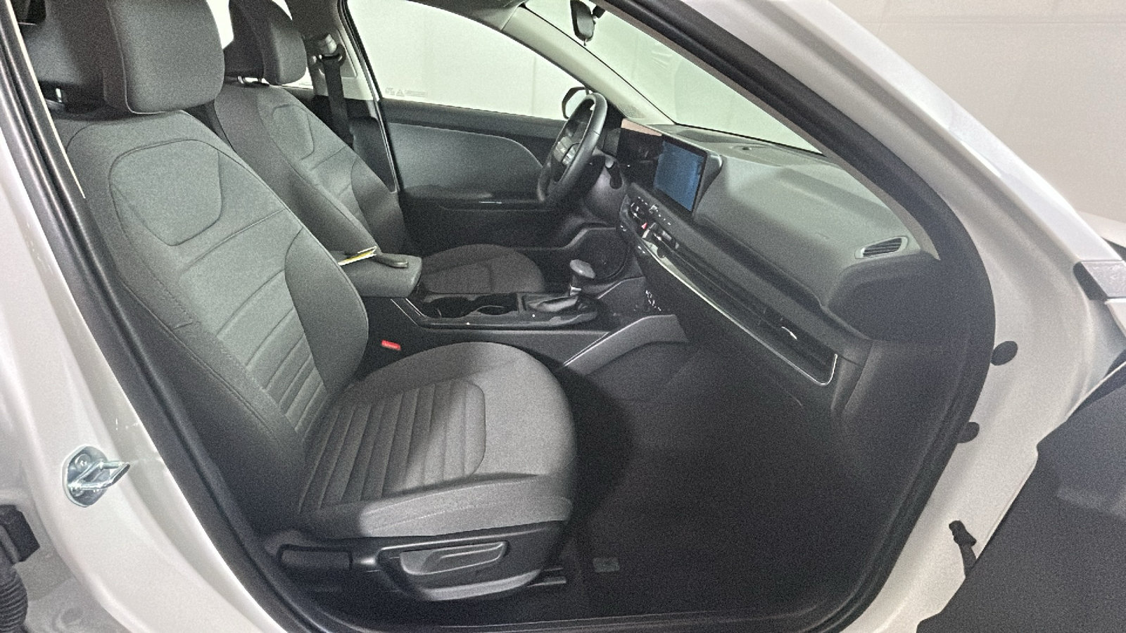 Used 2025 Kia K4 EX FWD image 28
