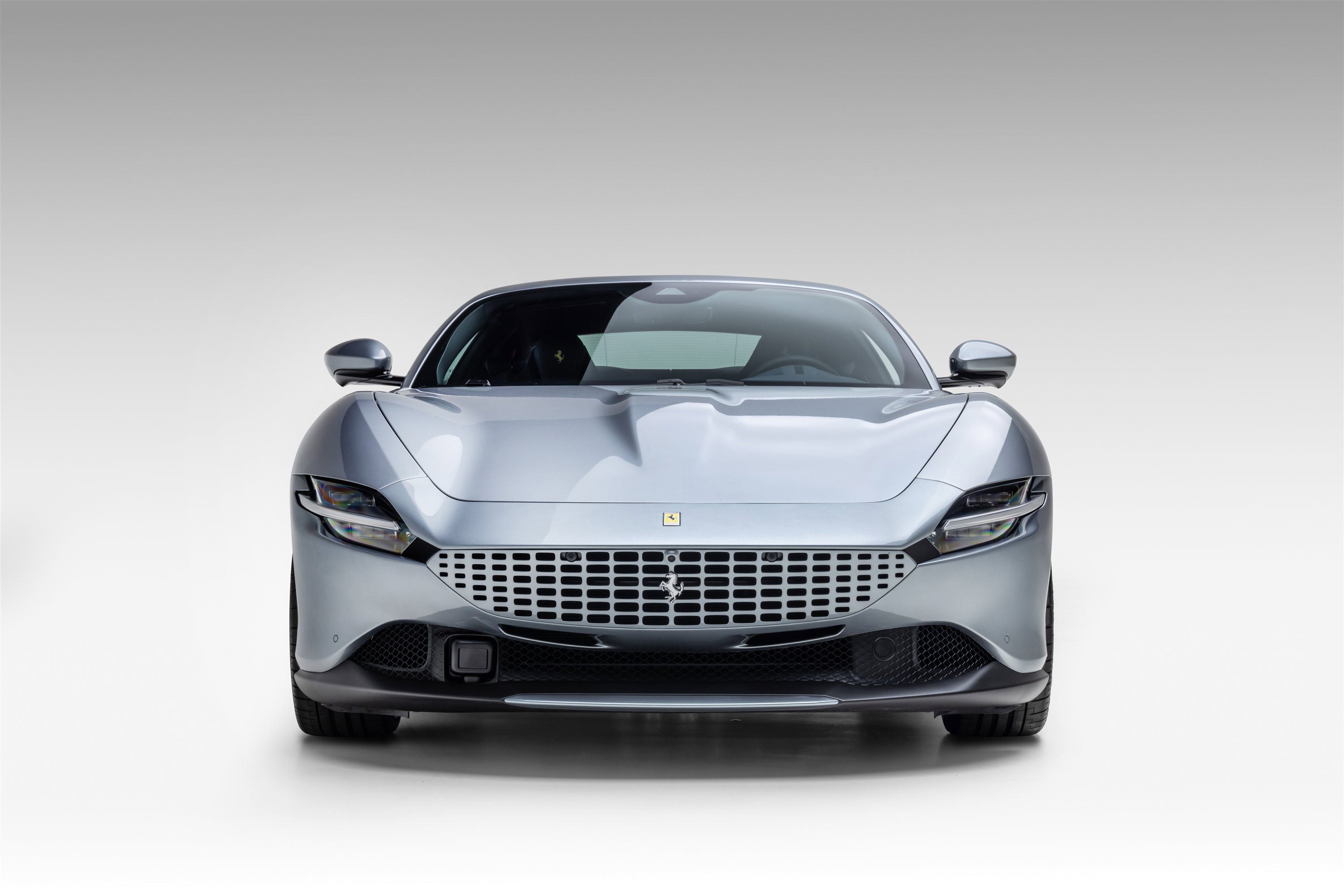 Used 2023 Ferrari Roma RWD image 2