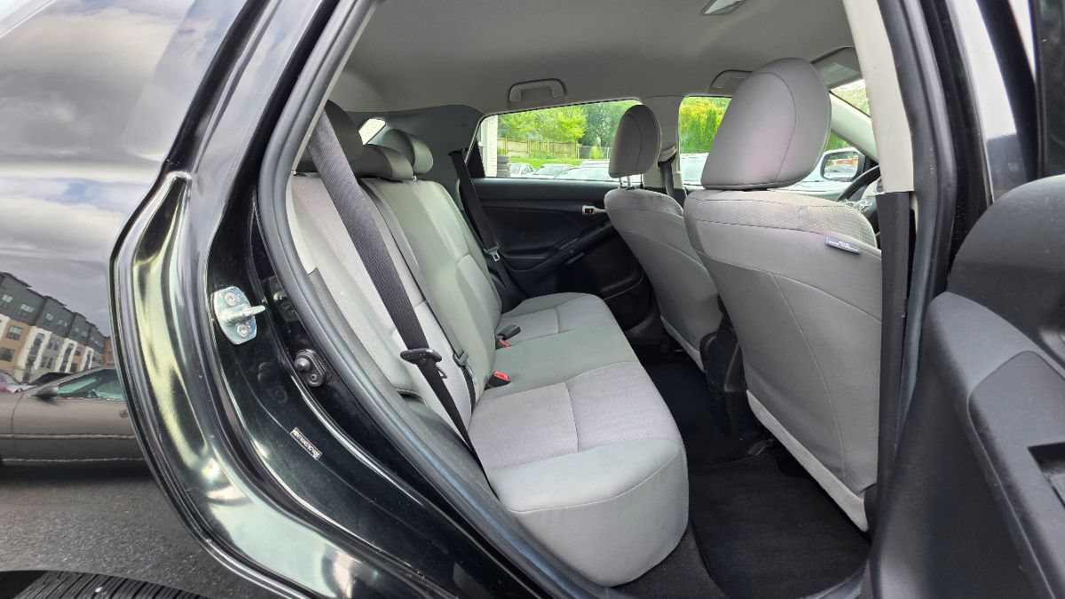 Used 2011 Toyota Matrix FWD image 11
