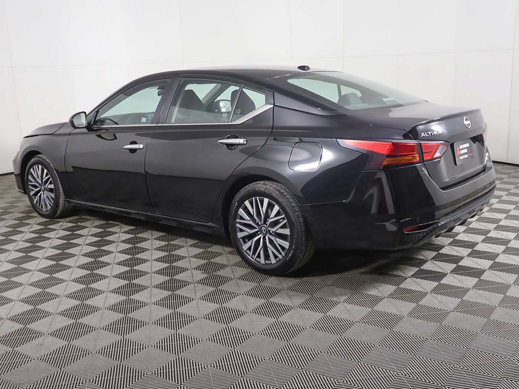 Used 2025 Nissan Altima 2.5 SV FWD image 10
