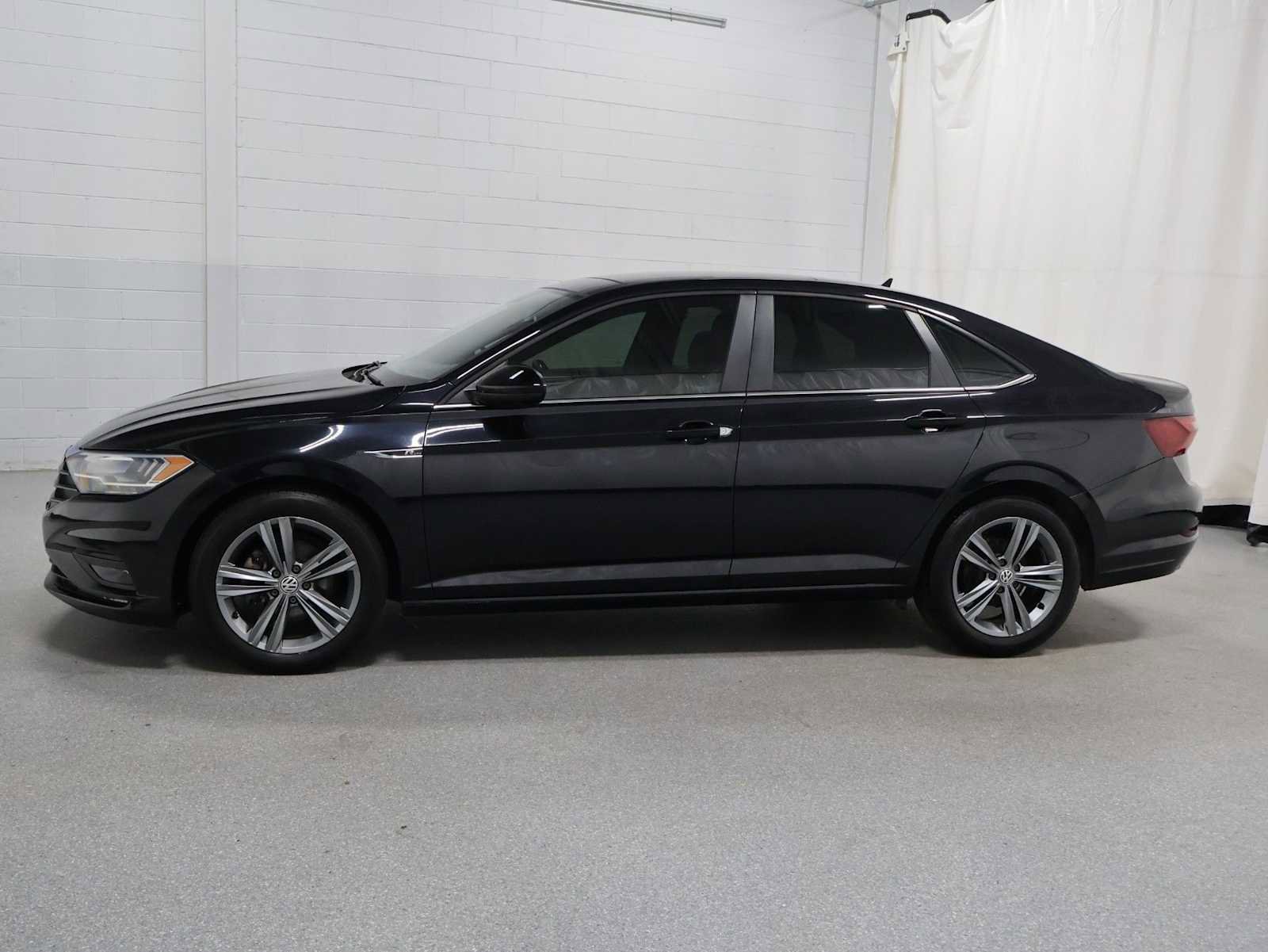 Used 2020 Volkswagen Jetta R-Line FWD image 2