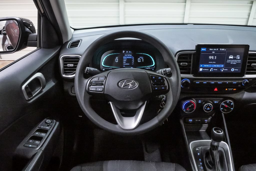 Certified 2024 Hyundai Venue SE FWD image 19