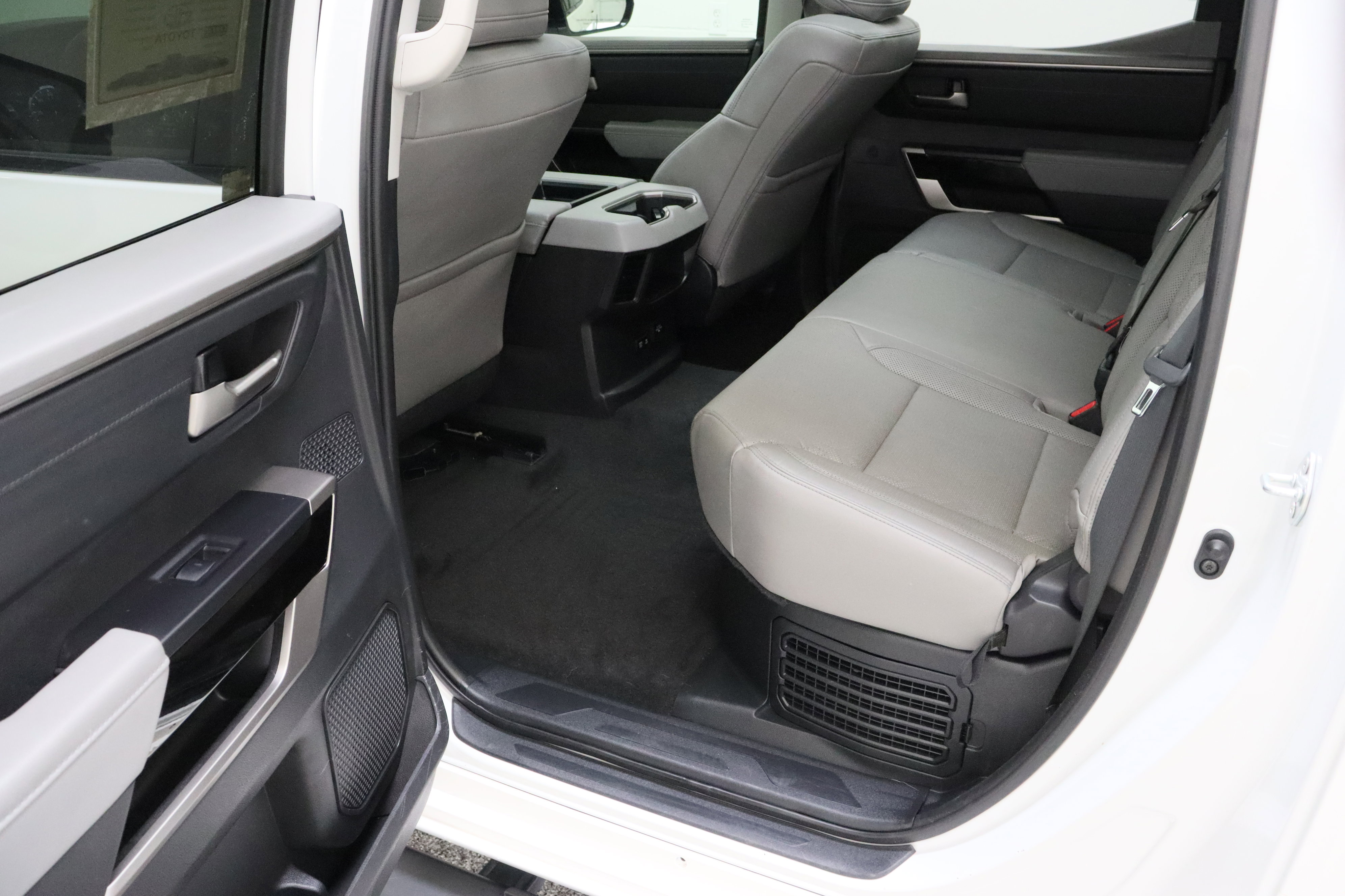 Used 2024 Toyota Tundra Limited image 31
