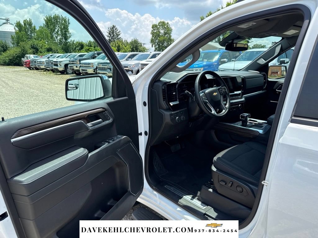 Used 2023 Chevrolet Silverado 1500 LT AWD/4WD image 9