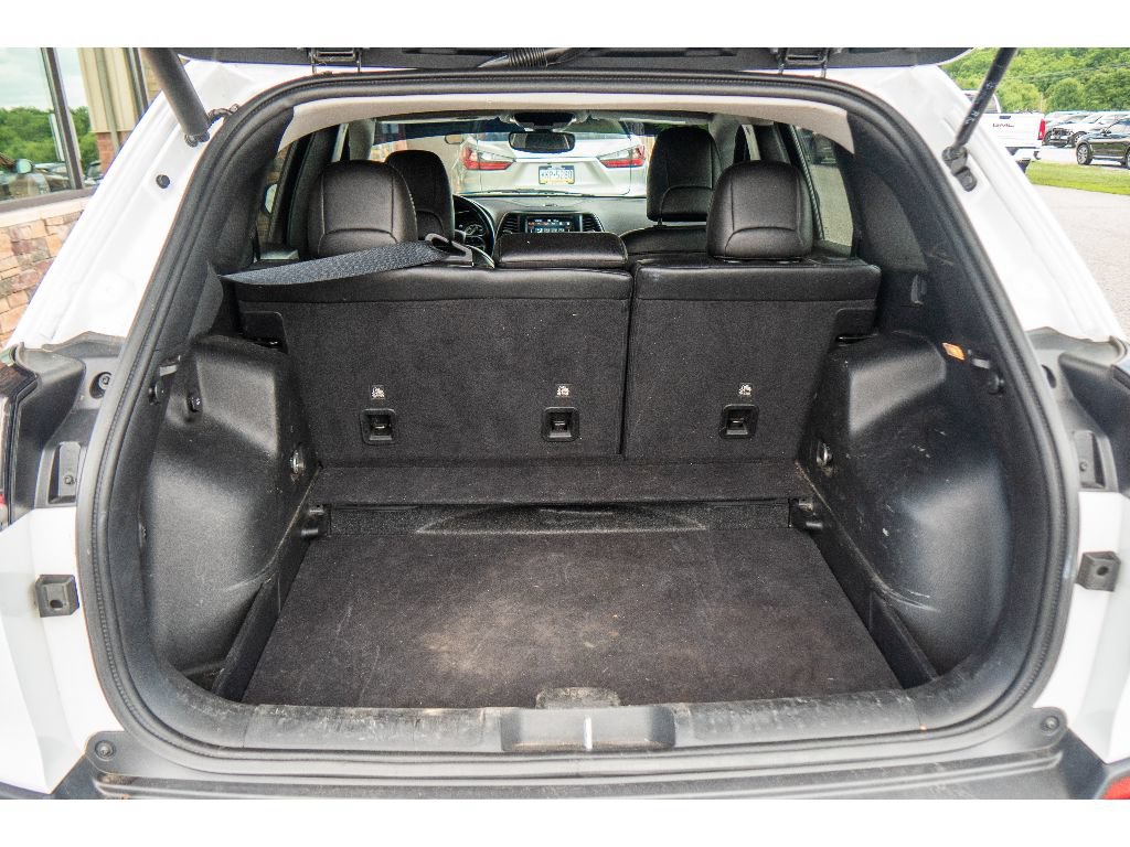 Used 2021 Jeep Cherokee Latitude Lux w/ Comfort/Convenience Group AWD/4WD image 30