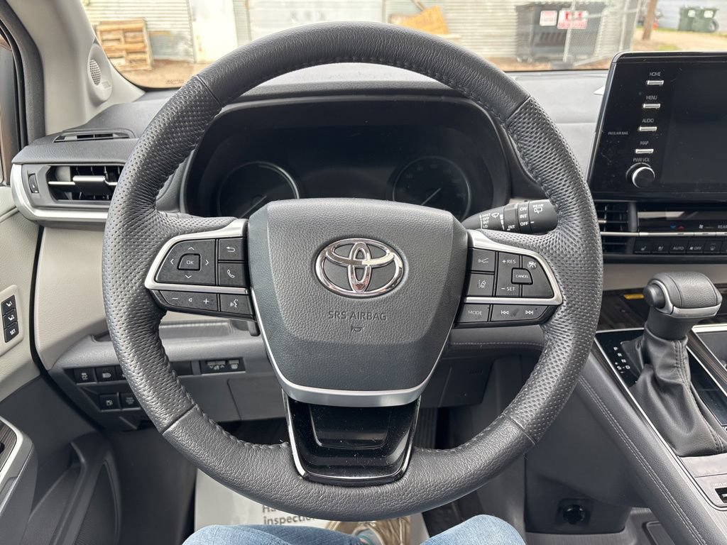 Used 2023 Toyota Sienna Limited AWD/4WD image 20