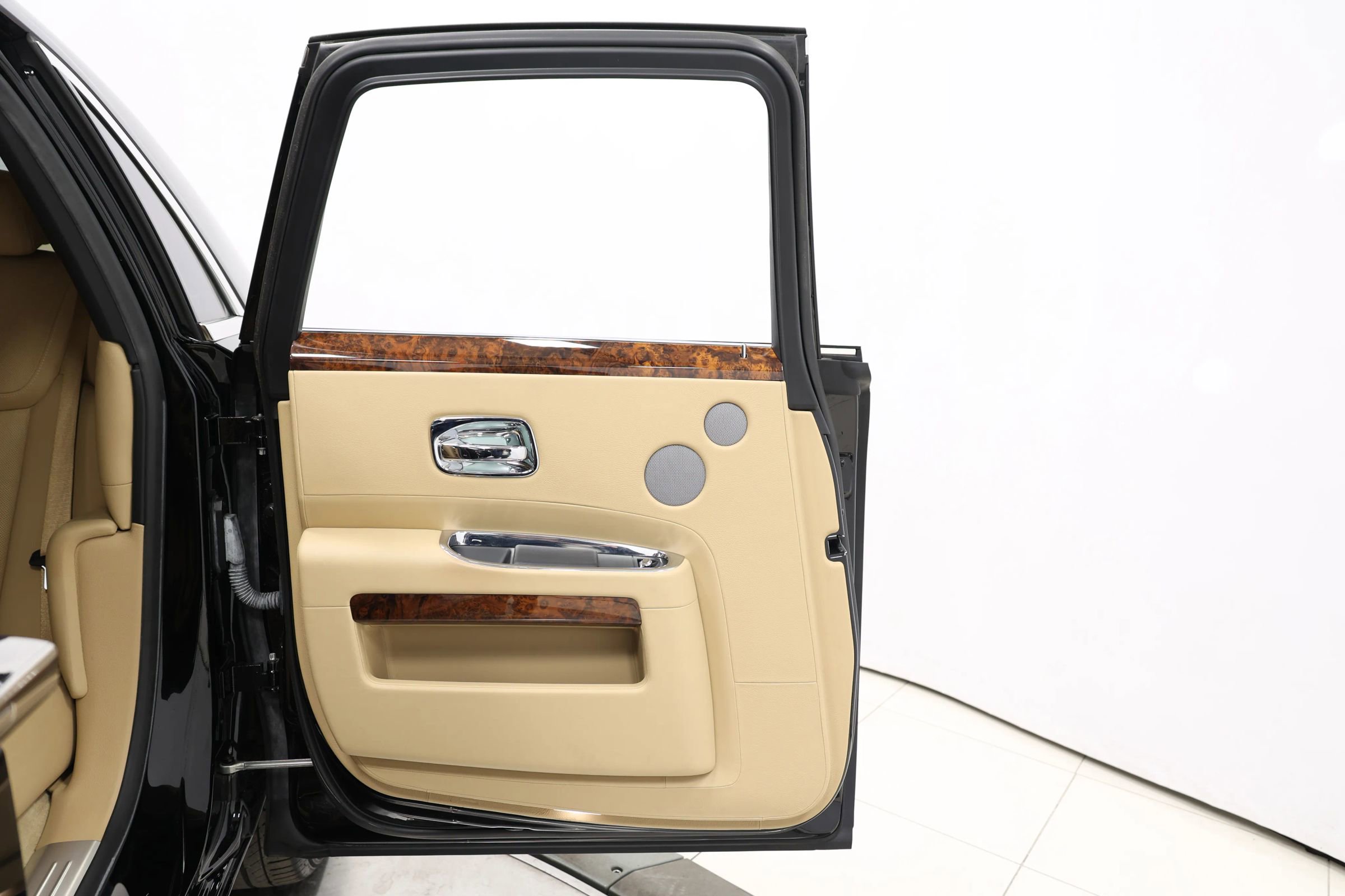 Used 2015 Rolls-Royce Ghost image 51