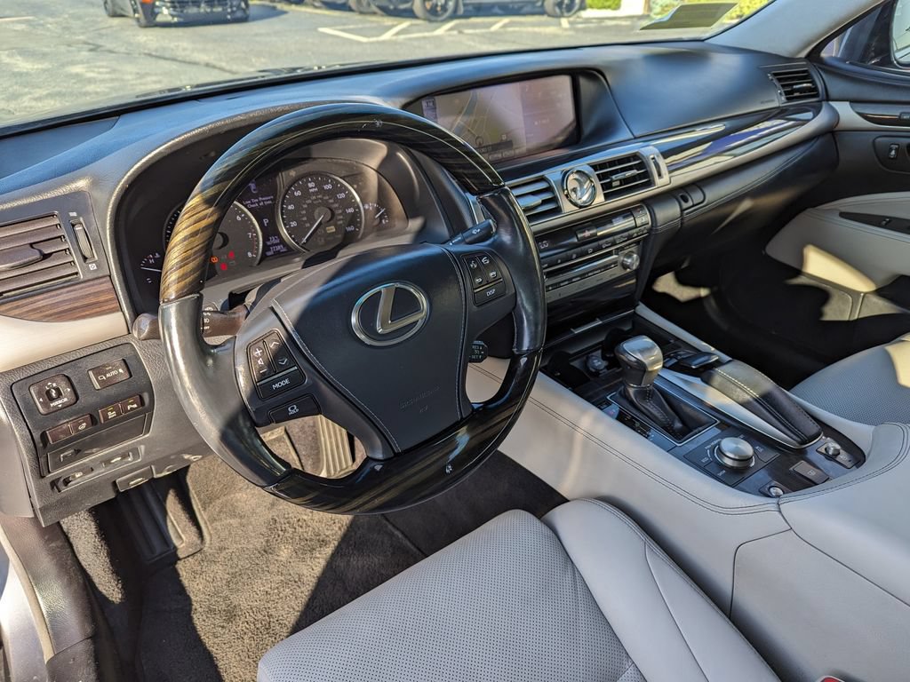 Used 2013 Lexus LS 460 AWD w/ Comfort Pkg image 14