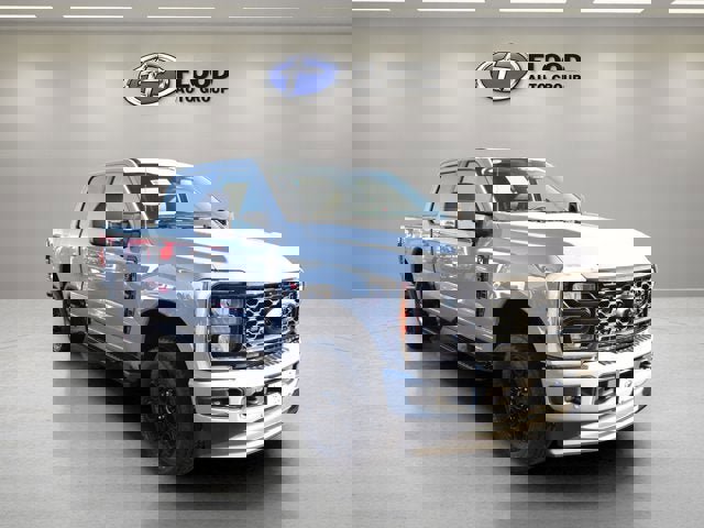 New 2026 Ford F350 Lariat w/ Black Appearance Package