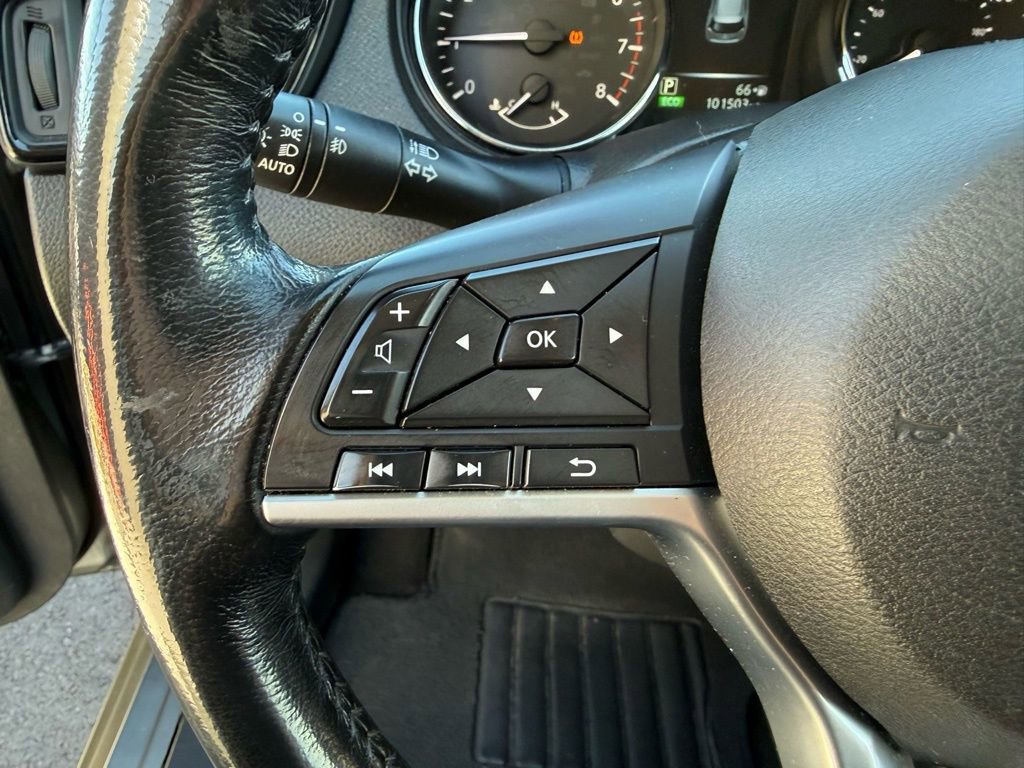 Used 2017 Nissan Rogue SV image 14