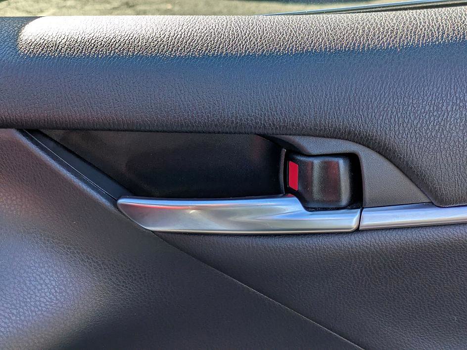 Used 2021 Toyota Camry XSE image 32