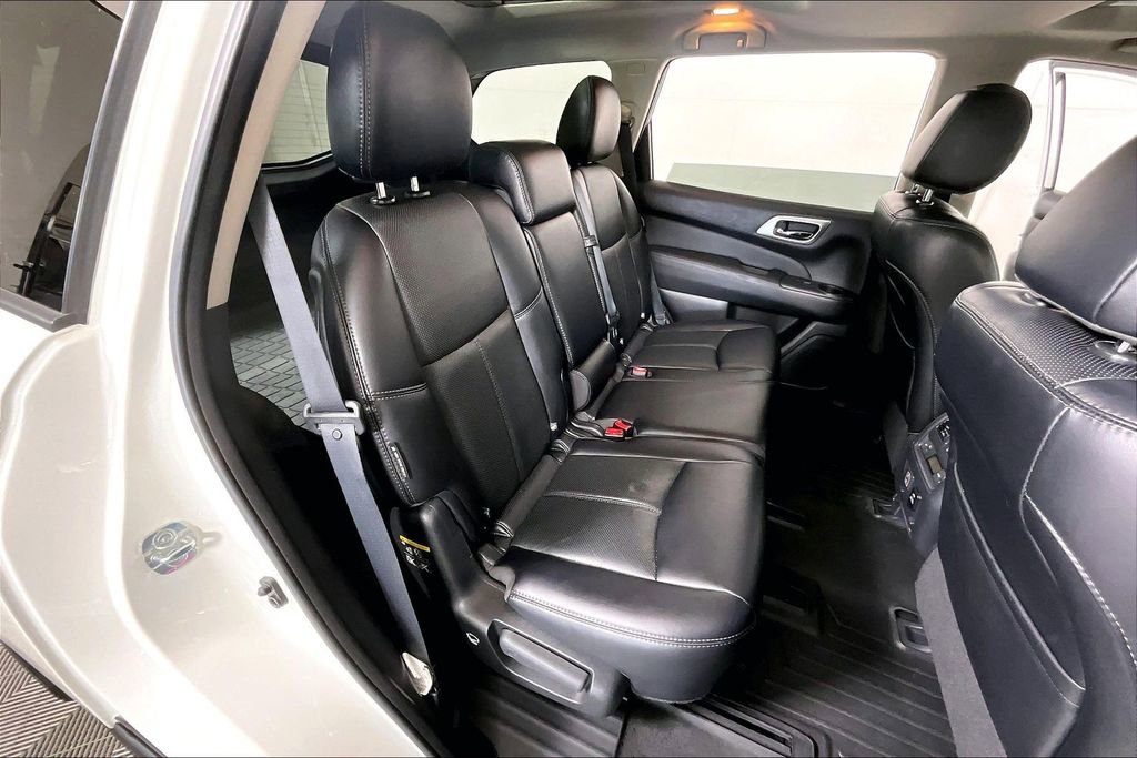 Used 2018 Nissan Pathfinder Platinum image 27