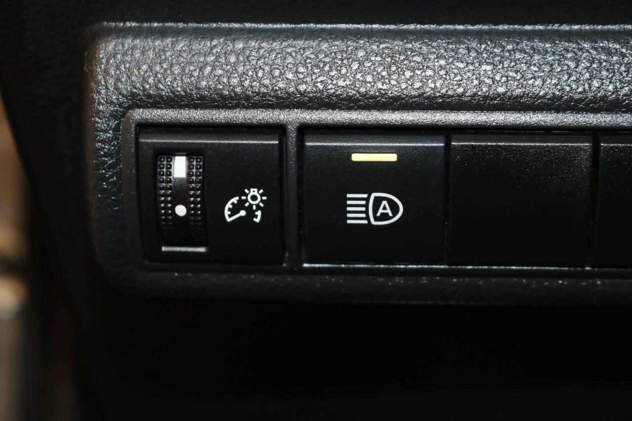 Used 2022 Toyota Corolla LE image 53